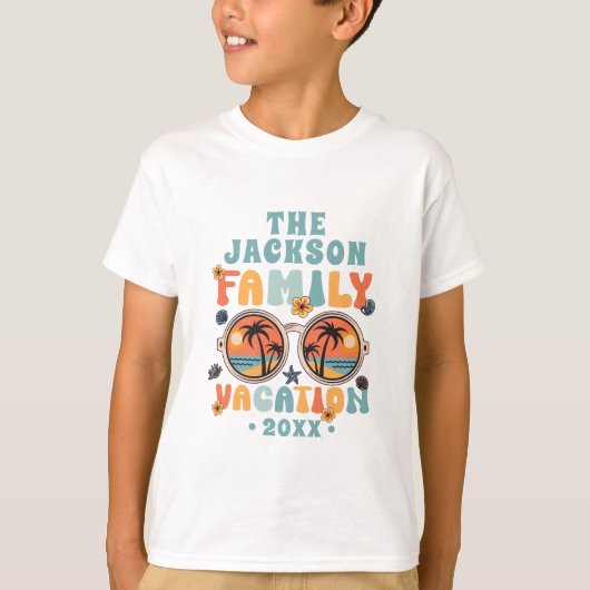 Retro palmbomen zonnebril groovy familie vakantie t-shirt (Voorkant)