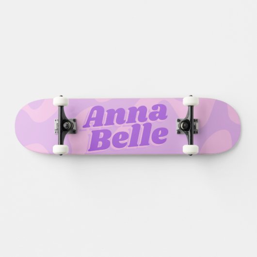 Retro Pastel Paarse Groovy Modern Typografie Persoonlijk Skateboard (Horizontaal)