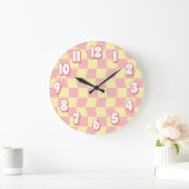 Retro Pastel Roze Geel Wavy Checkerboard Grote Klok (Huis)