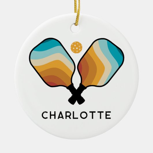 Retro Pickleball Paddles & Ball Aangepaste naam Keramisch Ornament (Voorkant)