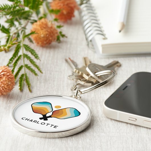 Retro Pickleball Paddles & Ball Aangepaste naam Sleutelhanger (Zijkant)