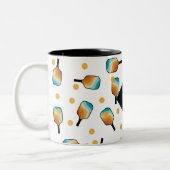 Retro Pickleball Paddles & Ball Patroon Monogram Tweekleurige Koffiemok (Links)