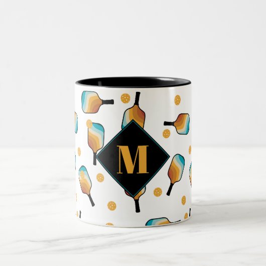 Retro Pickleball Paddles & Ball Patroon Monogram Tweekleurige Koffiemok (Center)