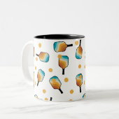 Retro Pickleball Paddles & Ball Patroon Tweekleurige Koffiemok (Voorkant links)