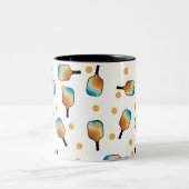 Retro Pickleball Paddles & Ball Patroon Tweekleurige Koffiemok (Center)