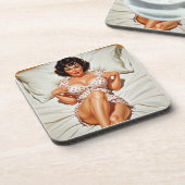 Retro Pin-up Meisje met Rode Polka Dot PJ's Bier Onderzetter (Linkerzijde)