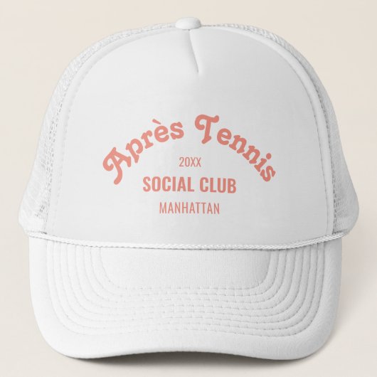 Retro Pink Après Tennis Social Club Custom White Trucker Pet (Voorkant)