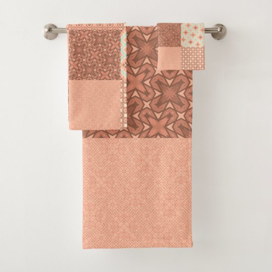 Retro Pink Patchwork Bad Handdoek (Insitu)