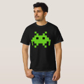 Retro Pixel Alien T-shirt – Classic Arcade Gamer T (Voorkant volledig)