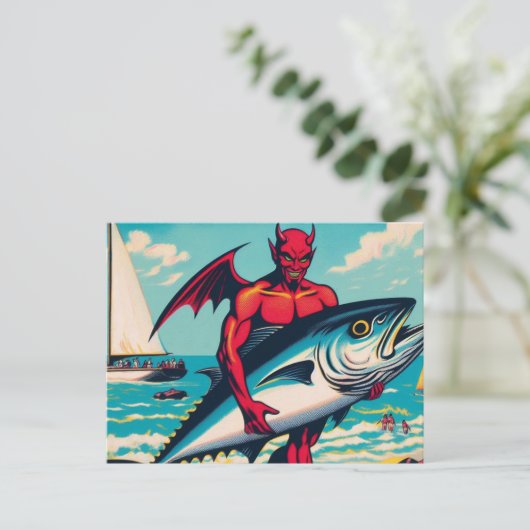 Retro Pop Art Devil met een Tunafish op het strand Briefkaart (Staand voorkant)