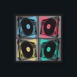 Retro Pop Art Platenspelers Canvas Afdruk<br><div class="desc">Er was een dag dat vinylalbums de enige manier waren waarop je naar je muziek kon luisteren, één kant per keer. De turntable en vinylgegevens maken deze dagen een heropleving. Vier vierkantjes, in lichte tot middelgrote schaduwen van grijs, verstrekken de achtergrond voor het ontwerp van de Platenspelers van de Kunst...</div>