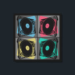 Retro Pop Art Platenspelers Canvas Afdruk<br><div class="desc">Er was een dag dat vinylalbums de enige manier waren waarop je naar je muziek kon luisteren, één kant per keer. De turntable en vinylgegevens maken deze dagen een heropleving. Vier vierkantjes, in lichte tot middelgrote schaduwen van grijs, verstrekken de achtergrond voor het ontwerp van de Platenspelers van de Kunst...</div>