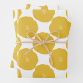 Retro Poppy Floral Art Pattern in Geel en Wit Inpakpapier Vel (In situ)