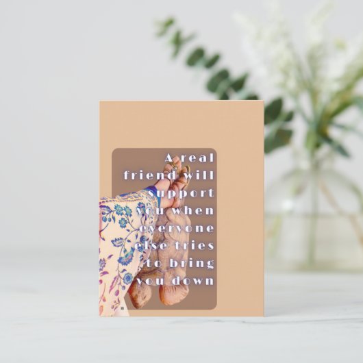 Retro poster ECHTE VRIENDSCHAP Dame en haar schild Briefkaart (Staand voorkant)