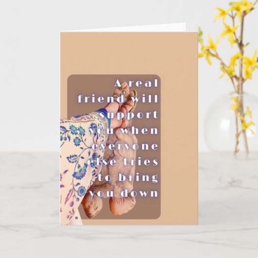 Retro poster ECHTE VRIENDSCHAP Dame en haar schild Kaart (Gele Bloem)