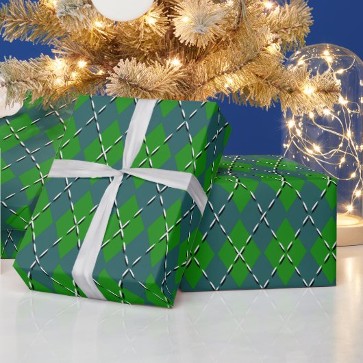 Retro Preppy Festive Green en Blauwgroen Argyle Pa Cadeaupapier (Feestdagen)