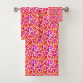 Retro Psychedelic 60s Roze harten Abstract Ontwerp Bad Handdoek (Insitu)