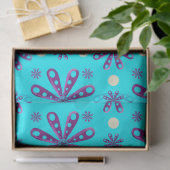 Retro Purple Flowers on Blue Background Tissuepapier (Geschenk)