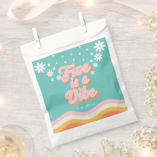 Retro Rainbow FIVE is een Vibe Groovy 5e verjaarda Bedankzakje (Geknipt)