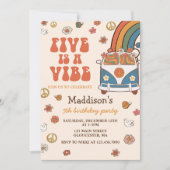 Retro Rainbow Five is een Vibe Groovy 5e verjaarda Kaart (Voorkant)