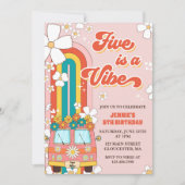 Retro Rainbow Five is een Vibe Groovy 5e verjaarda Kaart (Voorkant)