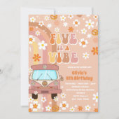 Retro Rainbow Five is een Vibe Groovy 5e verjaarda Kaart (Voorkant)