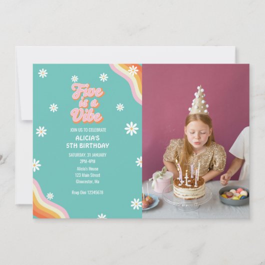 Retro Rainbow FIVE is een Vibe Groovy 5e verjaarda Kaart (Voorkant)