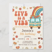 Retro Rainbow Five is een Vibe Groovy 5e verjaarda Kaart (Voorkant)