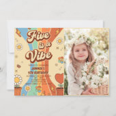 Retro Rainbow Five is een Vibe Groovy 5e verjaarda Kaart (Voorkant)