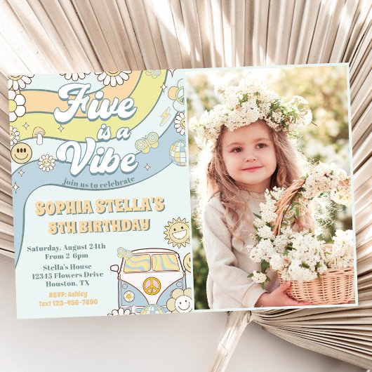 Retro Rainbow Five is een Vibe Groovy 5e verjaarda Kaart