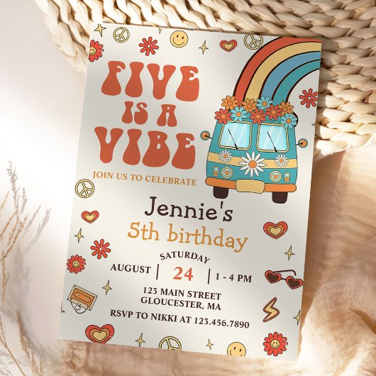 Retro Rainbow Five is een Vibe Groovy 5e verjaarda Kaart