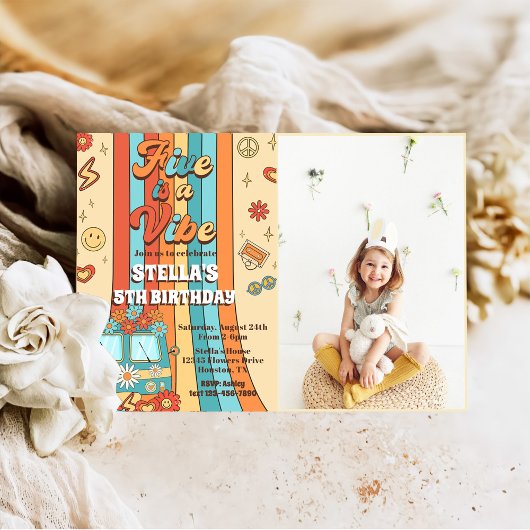 Retro Rainbow Five is een Vibe Groovy 5e verjaarda Kaart