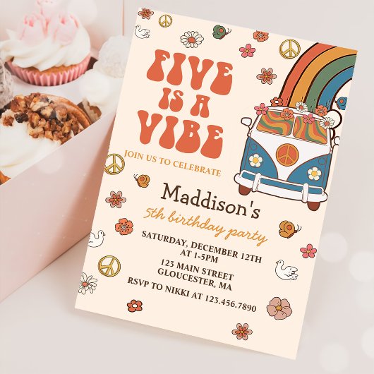 Retro Rainbow Five is een Vibe Groovy 5e verjaarda Kaart