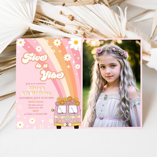 Retro Rainbow Five is een Vibe Groovy 5e verjaarda Kaart