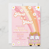 Retro Rainbow Five is een Vibe Groovy 5e verjaarda Kaart (Voorkant)