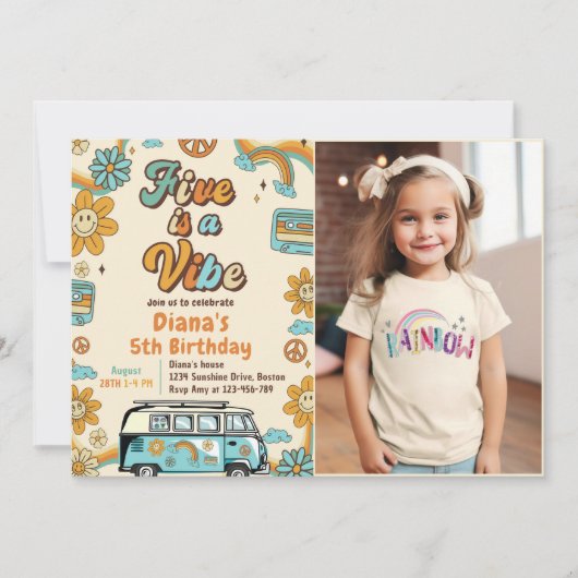 Retro Rainbow Five is een Vibe Groovy 5e verjaarda Kaart (Voorkant)
