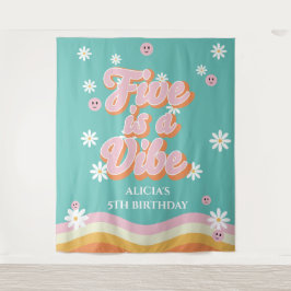 Retro Rainbow FIVE is een Vibe Groovy 5e verjaarda Wandkleed