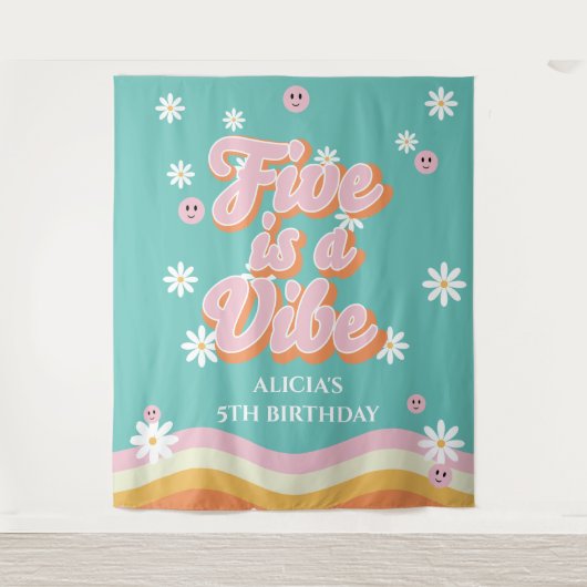 Retro Rainbow FIVE is een Vibe Groovy 5e verjaarda Wandkleed (Voorkant)