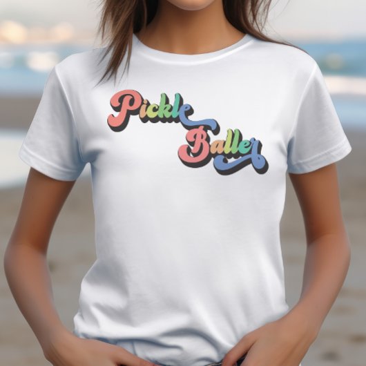 Retro Rainbow Pickleballer Grappig pickleball T-shirt