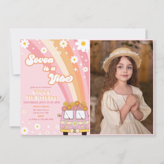 Retro Rainbow Seven is een Vibe Groovy 7e verjaard Kaart (Voorkant)