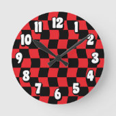 Retro Red Black Wavy Checker Pattern Ronde Klok (Voorkant)