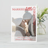 Retro Red Calligraphy Married Little Christmas Feestdagenkaart (Staand voorkant)
