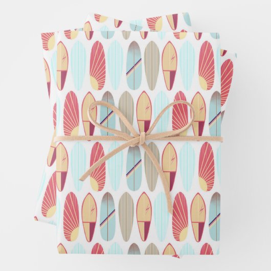 Retro Red en Blue Surfboard Patroon Inpakpapier Vel (In situ)