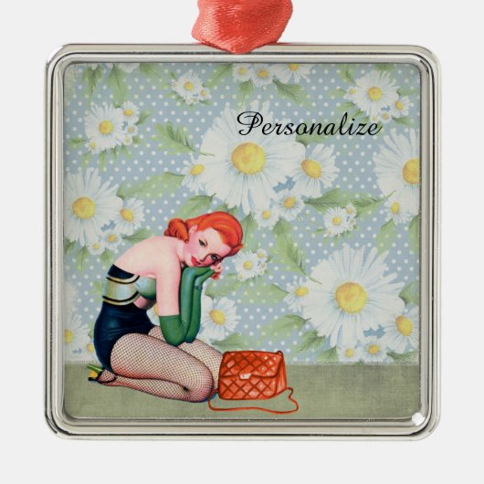 Retro Redhead Pin-up Girl-kerstversiering Metalen Ornament (Voorkant)