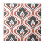 Retro Reds Oranje Black Pattern Decorative Tile Tegeltje<br><div class="desc">Een moderne decoratieve keramische tegels in rood oranje, zwart-wit, retro abstract vormpatroon voor uw huis DIY-projecten zoals accentuels, keukenbacksplash, badkamerdouchewand en insets, haaromringingen en omgevormde tegels.</div>