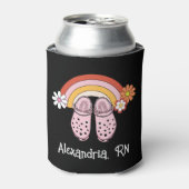 Retro Regenboog en Rubberklompen Monogram Verpleeg Blikjeskoeler (Blikje Voorkant)