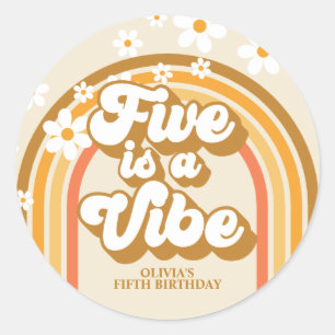 Retro Regenboog FIVE is een Vibe Groovy 5e Verjaar Ronde Sticker