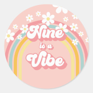 Retro Regenboog Negen is een Vibe Groovy 9e Verjaa Ronde Sticker