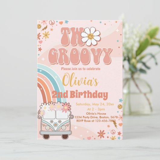 Retro Regenboog Twee Groovy 2de Verjaardagsuitnodi Kaart (Staand voorkant)