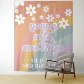 Retro Regenboog Young Wild Drie 3e Verjaardag Wandkleed (In situ)